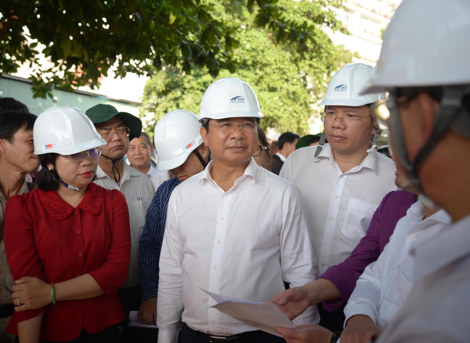 Chủ tịch UBND TPHCM Nguyễn Văn Được thị sát dự án cải tạo rạch Xuyên Tâm.  Ảnh: Minh Quân