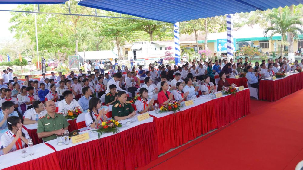 Đại biểu tham dự buổi lễ. Ảnh: Nguyên Anh