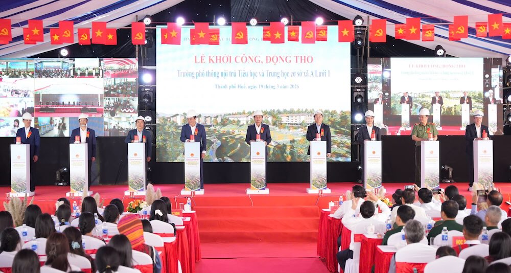 Hue City leaders press the button to start construction of a series of boarding schools. Photo: Ngoc Minh