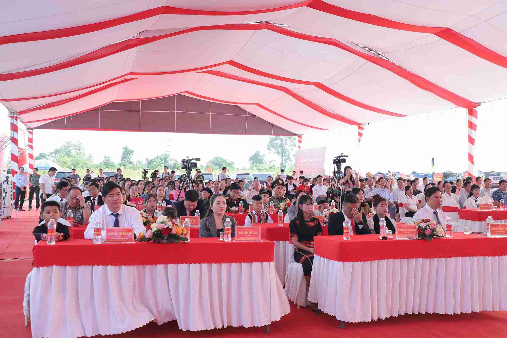 Quang cảnh lễ khởi công. Ảnh: Bảo Trung