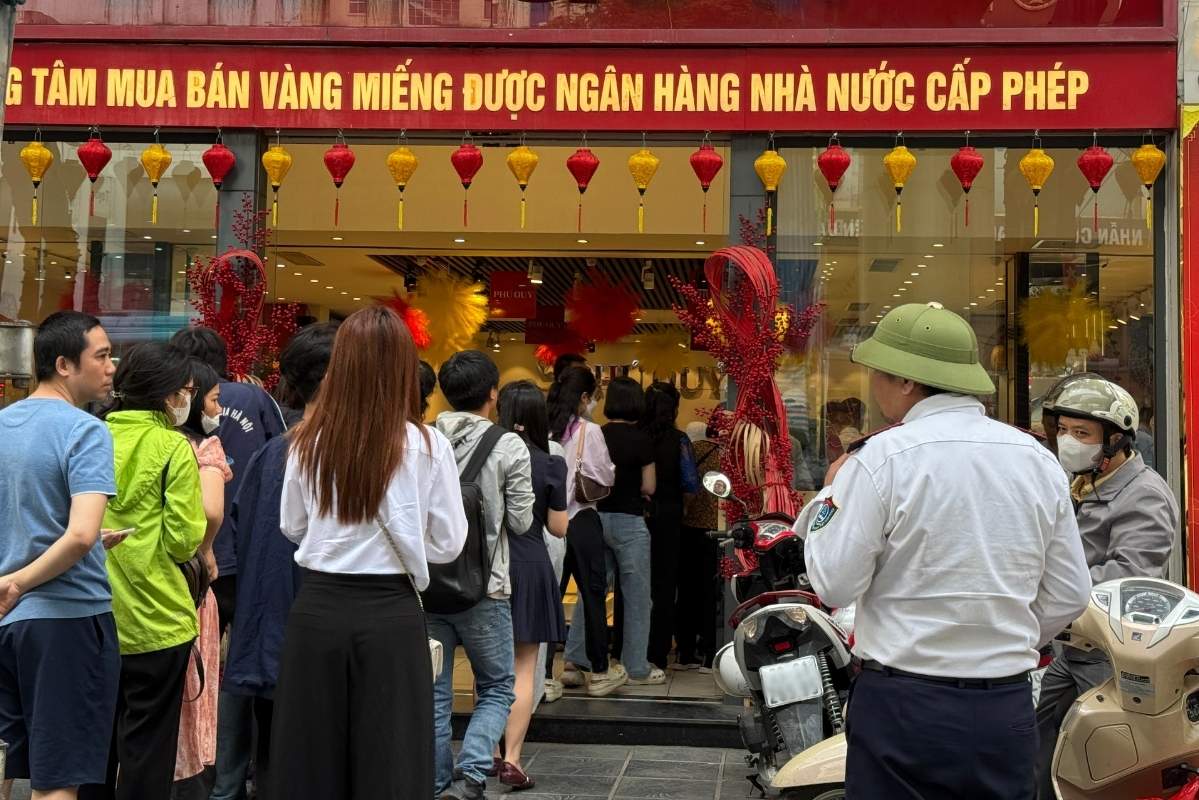 Dù giá liên tục biến động, vàng nhẫn vẫn thu hút nhiều người săn mua. Ảnh: Phương Anh 