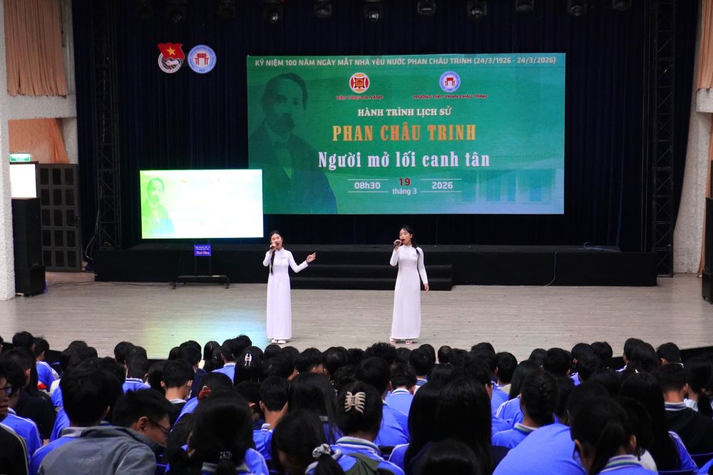 Chương trình “Hành trình lịch sử” với chủ đề “Phan Châu Trinh - Người mở lối canh tân” diễn ra vào ngày 19.3 tại Trường THPT Phan Châu Trinh. Ảnh: Trần Thi
