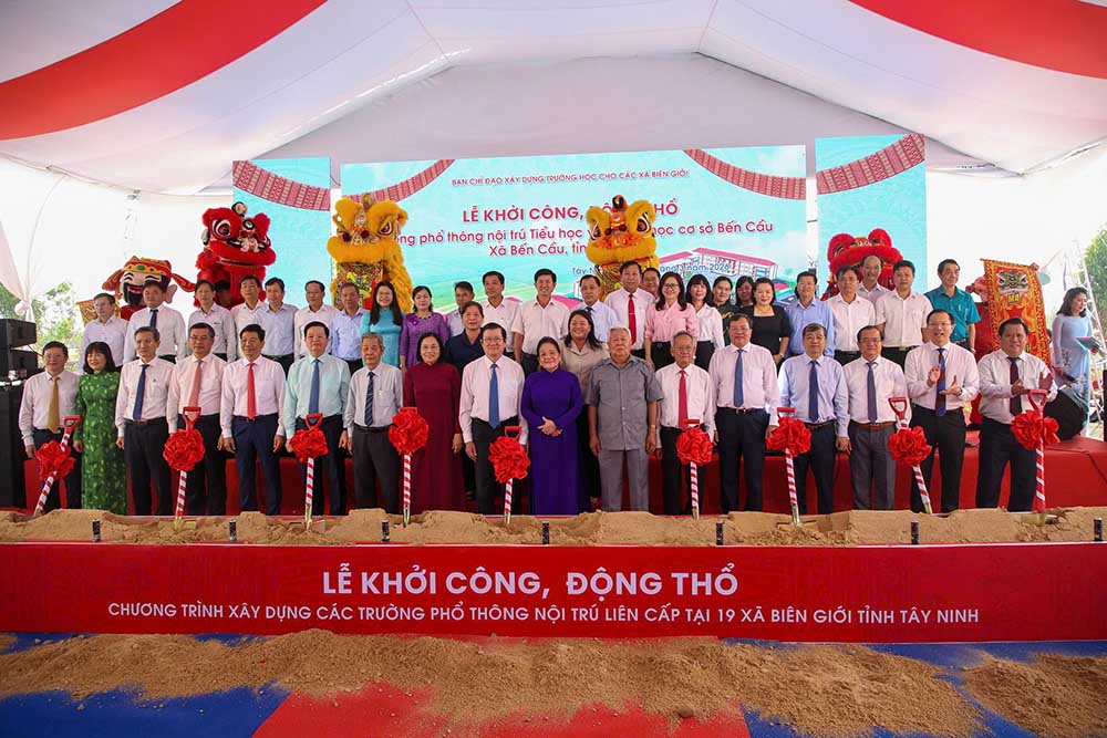 Groundbreaking ceremony of Inter-level Boarding School in Ben Cau commune, Tay Ninh province on the morning of March 19. 3. Photo: Giang Phuong