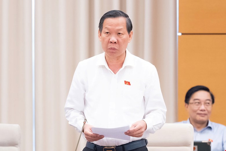Chairman of the National Assembly's Economic and Finance Committee Phan Van Mai proposed to study the regime and policies for people resolving international investment disputes. Photo: Quochoi. vn