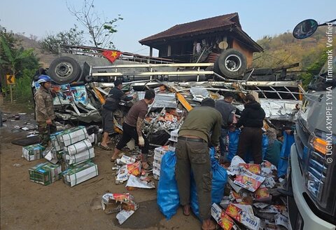 国道6号線でのトラック横転事故現場。写真:提供元