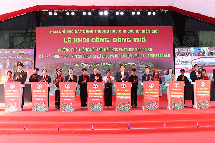 Delegates perform the groundbreaking ceremony for the simultaneous construction of inter-level boarding schools for primary and secondary schools in Lai Chau province in 2026. Photo: Lai Chau Provincial People's Committee