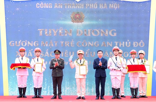 Một trong những gương mặt trẻ Công an Thủ đô được tuyên dương. Ảnh: CAHN