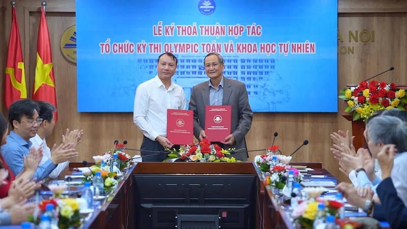 Creating academic playgrounds, promoting science from the high school level