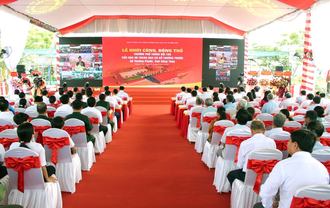 Quang cảnh buổi lễ khởi công Trường phổ thông nội trú liên cấp Thường Phước. Ảnh: Dương Cầm