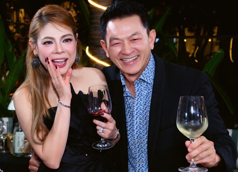 Thanh Thảo "poupée" et son mari. Photo: Artiste fourni