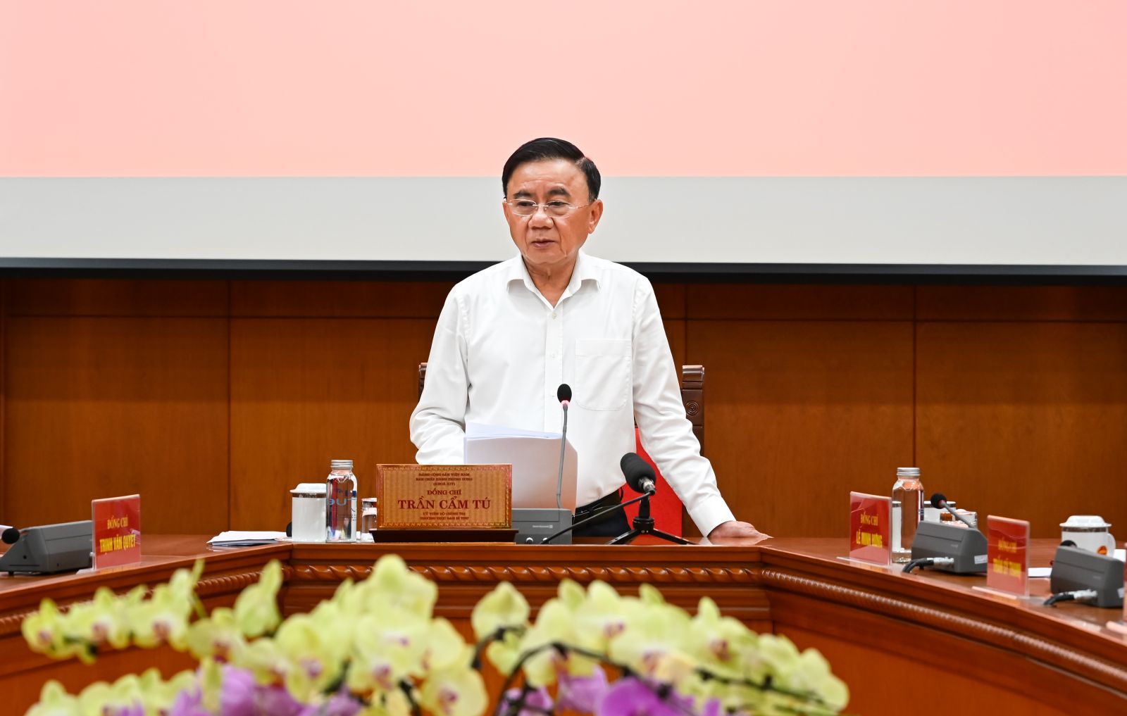 Politburo Member, Standing Secretary of the Secretariat Tran Cam Tu - Head of the Central Steering Committee for Cultural Development of Vietnam speaks at the meeting. Photo: Kim Thanh