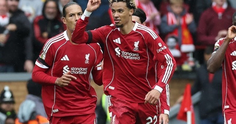 Liverpool trở lại Anfield