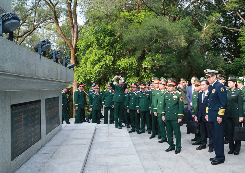 Đại tướng Phan Văn Giang, Thượng tướng Đổng Quân và đoàn đại biểu 2 nước