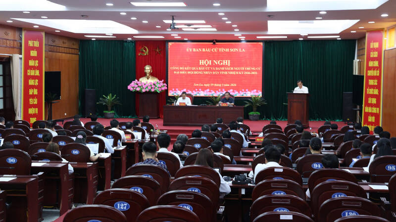 Hội nghị công bố kết quả bầu cử và danh sách người trúng cử đại biểu HĐND tỉnh khóa XVI, nhiệm kỳ 2026 - 2031. Ảnh: Minh Thu