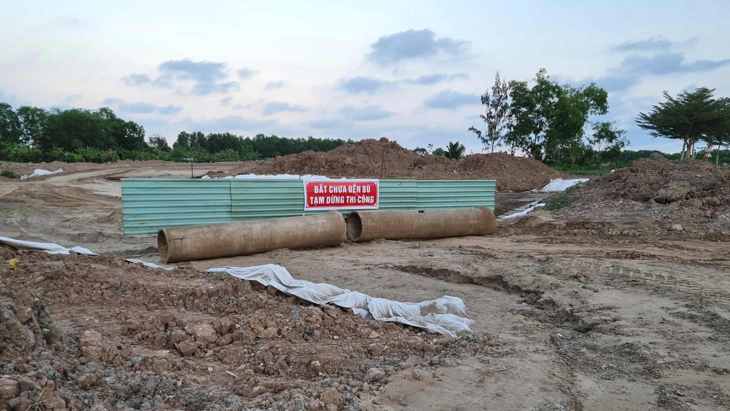 La limpieza del sitio se considera el eslabón más débil en los proyectos con capital de inversión pública en Ca Mau. Foto: Nhat Ho.