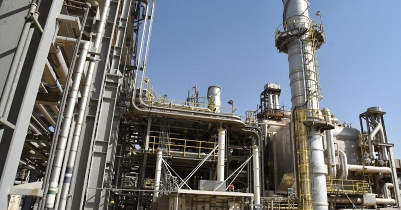 Saudi Arabia tránh Hormuz, bảo vệ một nửa xuất khẩu dầu toàn cầu