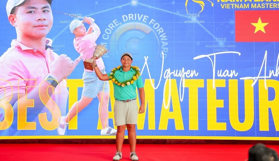 Nguyen Tuan Anh is the best amateur golfer of the tournament. Photo: VGA