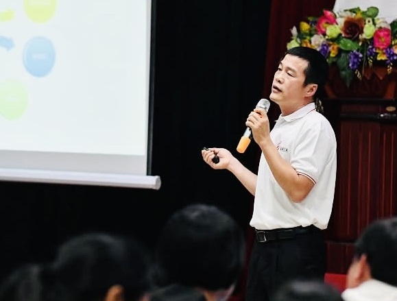 Representatives of the Vietnam Anti-Doping Center exchange content at the training class. Photo: VADA