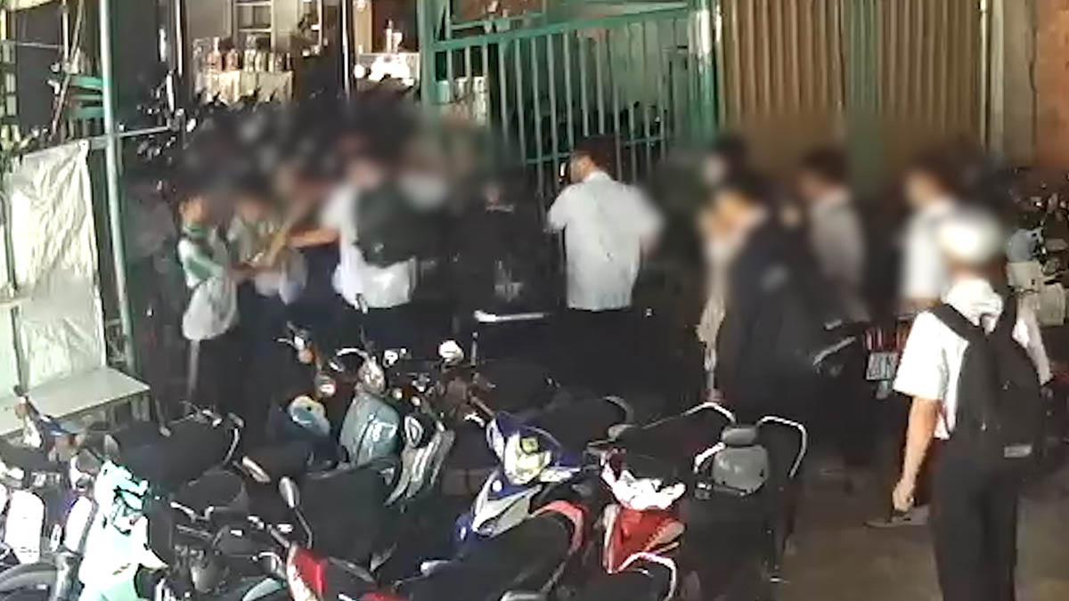 Clarifying the case of an 11th grade male student being ganged up on and hospitalized.