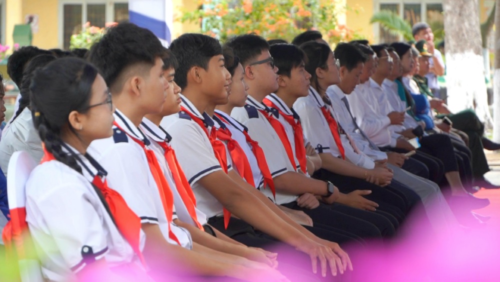 Groundbreaking ceremony for school construction at the border.