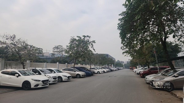 Hanoi urgently builds parking lots in the central area. Photo by Minh Hanh