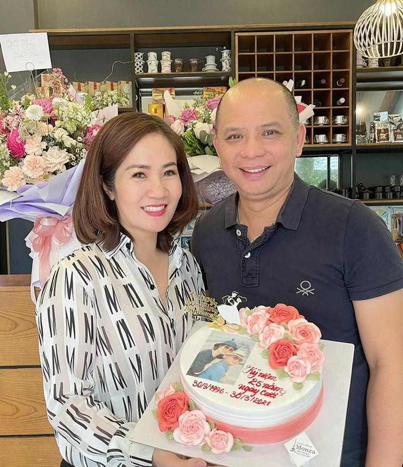 Cả hai dung hòa những mâu thuẫn, trái ngược trong tính cách để ở bên nhau, cùng nhau nuôi dạy con cái. Ảnh: Nghệ sĩ cung cấp