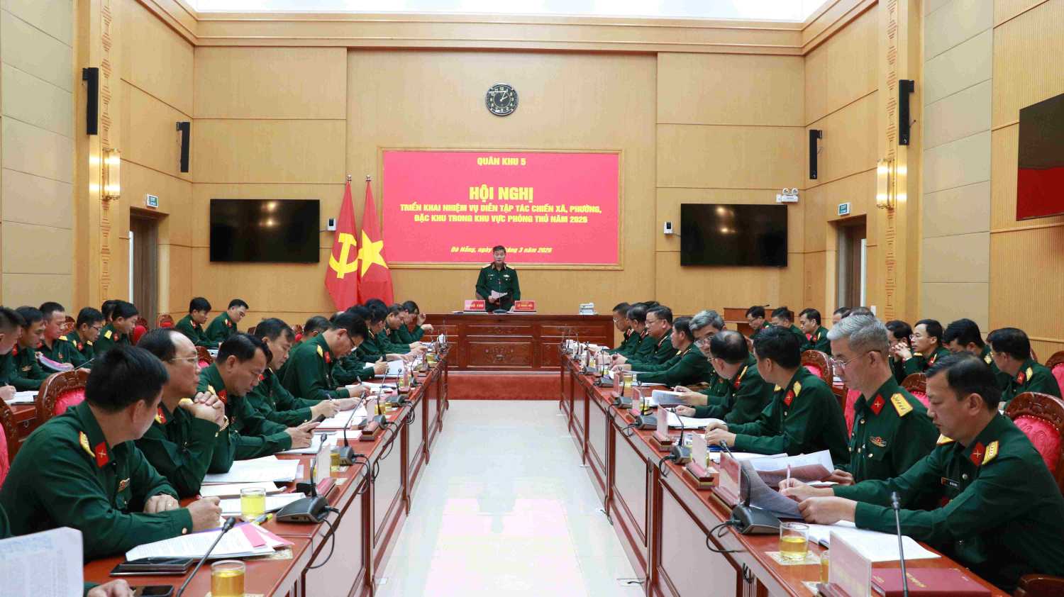 La 5e région militaire déploie la tâche d'organiser des exercices de combat au niveau communal. Photo: Quang Hùng