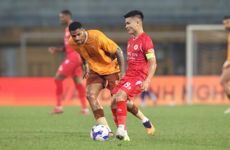 Hanoi Police Club leads the V.League rankings. Photo: Minh Dan