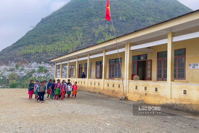 Cao Bang mountainous province identifies English as a secondary language in schools. Photo: Tan Van