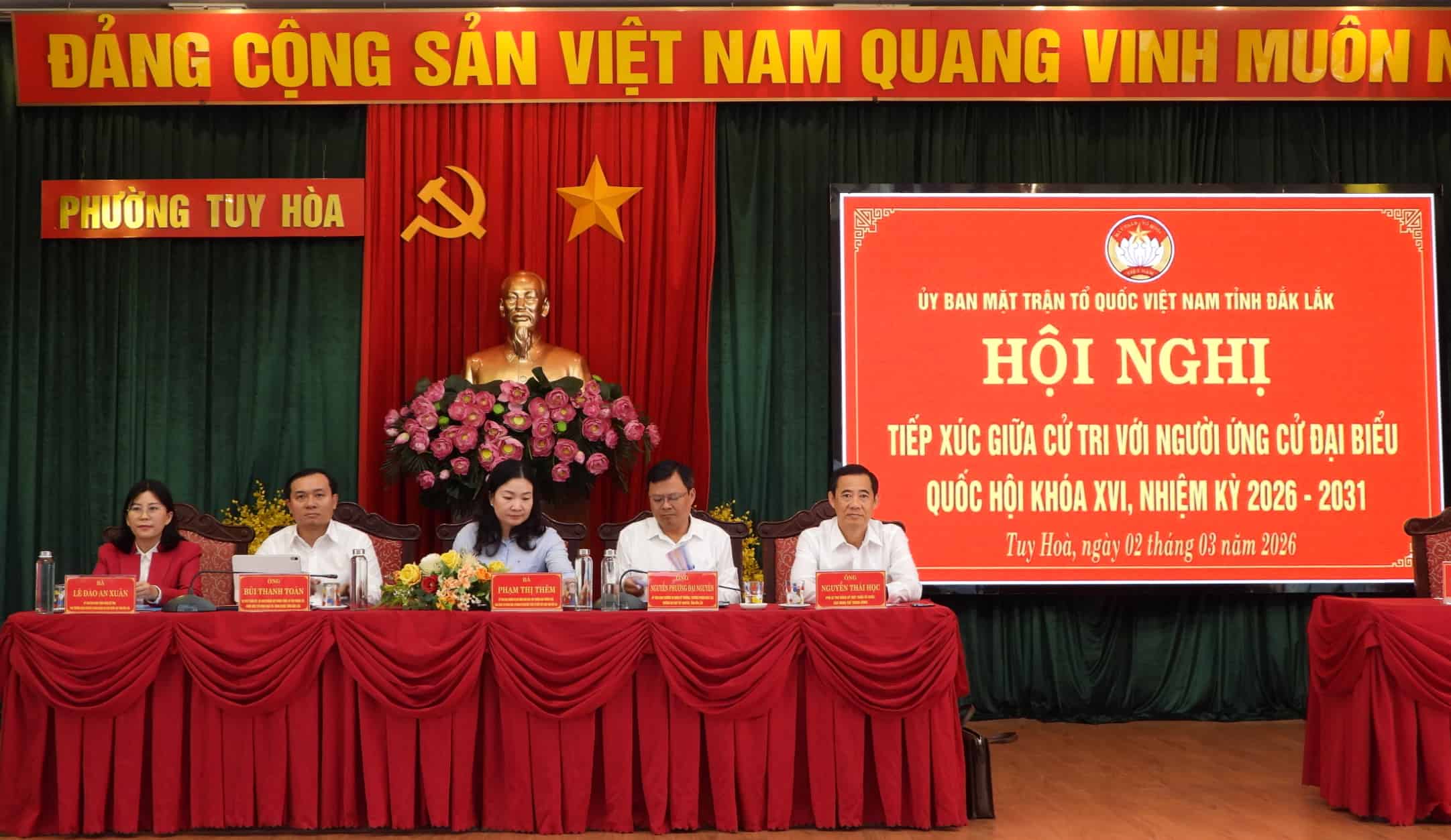 Overview of the voter contact conference with candidates for the 16th National Assembly in constituency No. 1. Photo: Bao Trung
