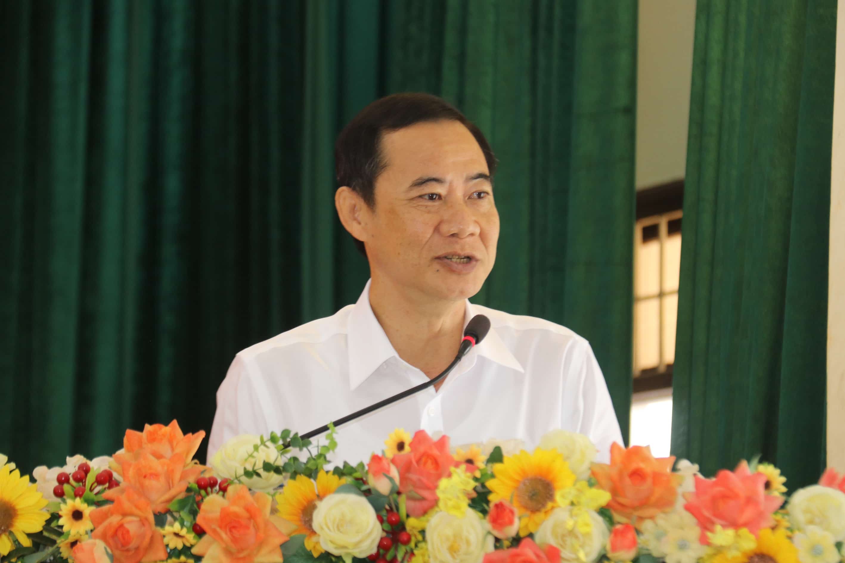 có hơn 30 năm công tác ở nhiều môi trường, vị trí khác nhau.