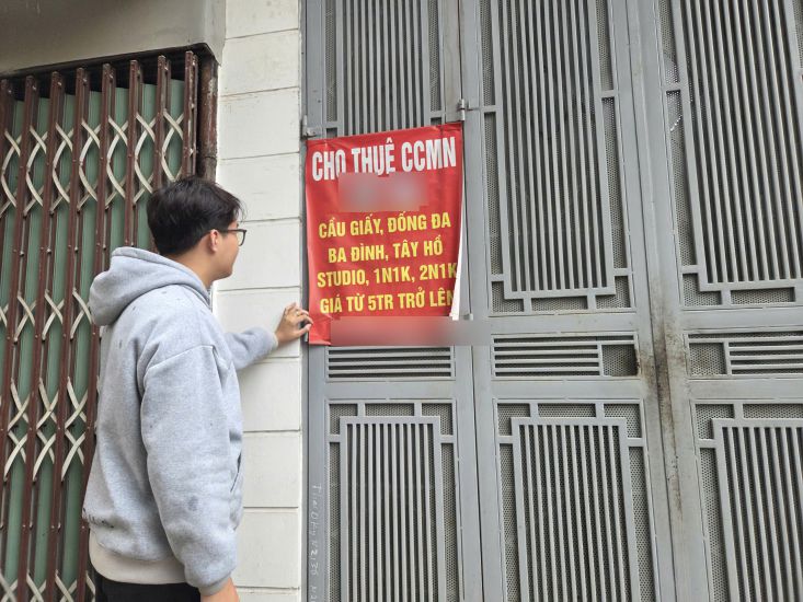 At the beginning of the year, many students and young workers struggled to find cheap boarding houses in Hanoi. Photo: Linh Trang
