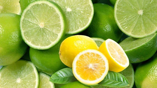 Lemons contain high levels of vitamin C and citric acid, which can help brighten skin and remove accumulated dead cells. Graphic photo: Huong Son