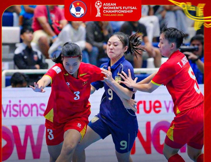 Vietnam women's futsal team in the match against Thailand. Photo: VFF