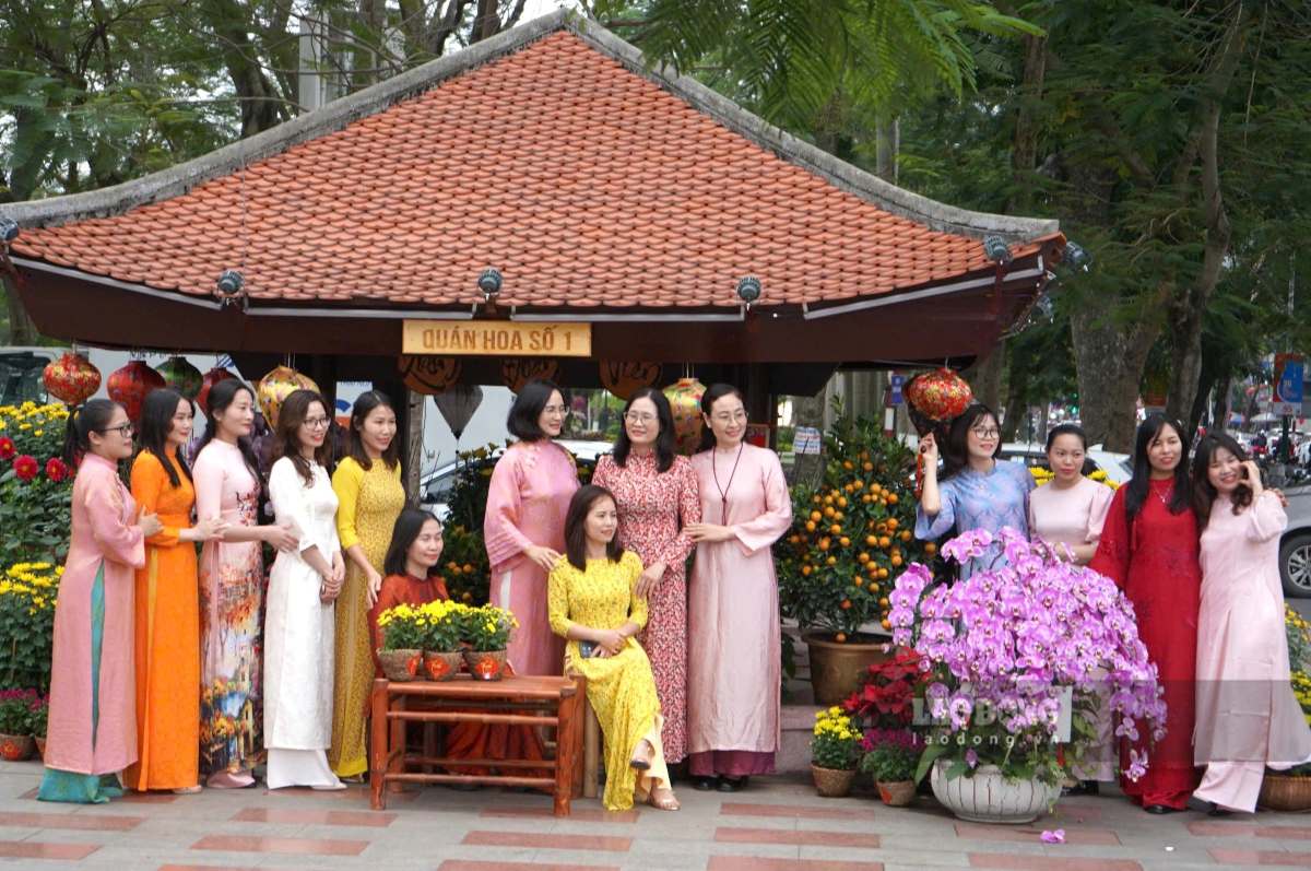 Hai Phong City Labor Federation plans to launch an online photo contest, honoring the beauty of ao dai. Photo: Mai Dung