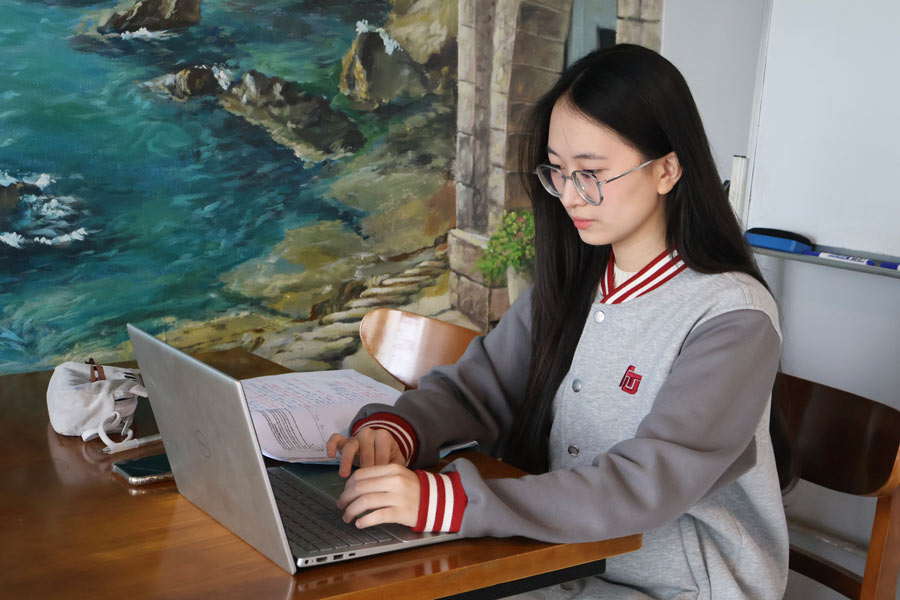 Pressure to balance between studying and part-time work for students