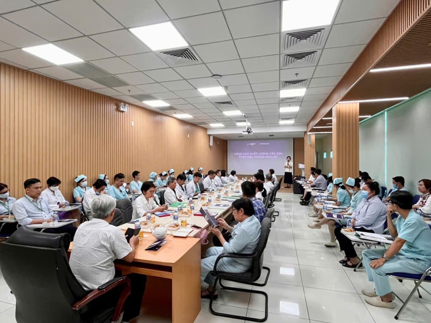 Scientific activity to update in-depth knowledge about chickenpox prevention An Sinh Hospital. Photo: Naviva Group