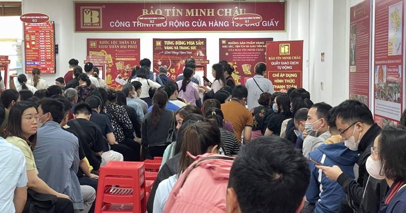 Giá vàng lên gần 190 triệu đồng/lượng, dịch vụ xếp hàng thuê nở rộ