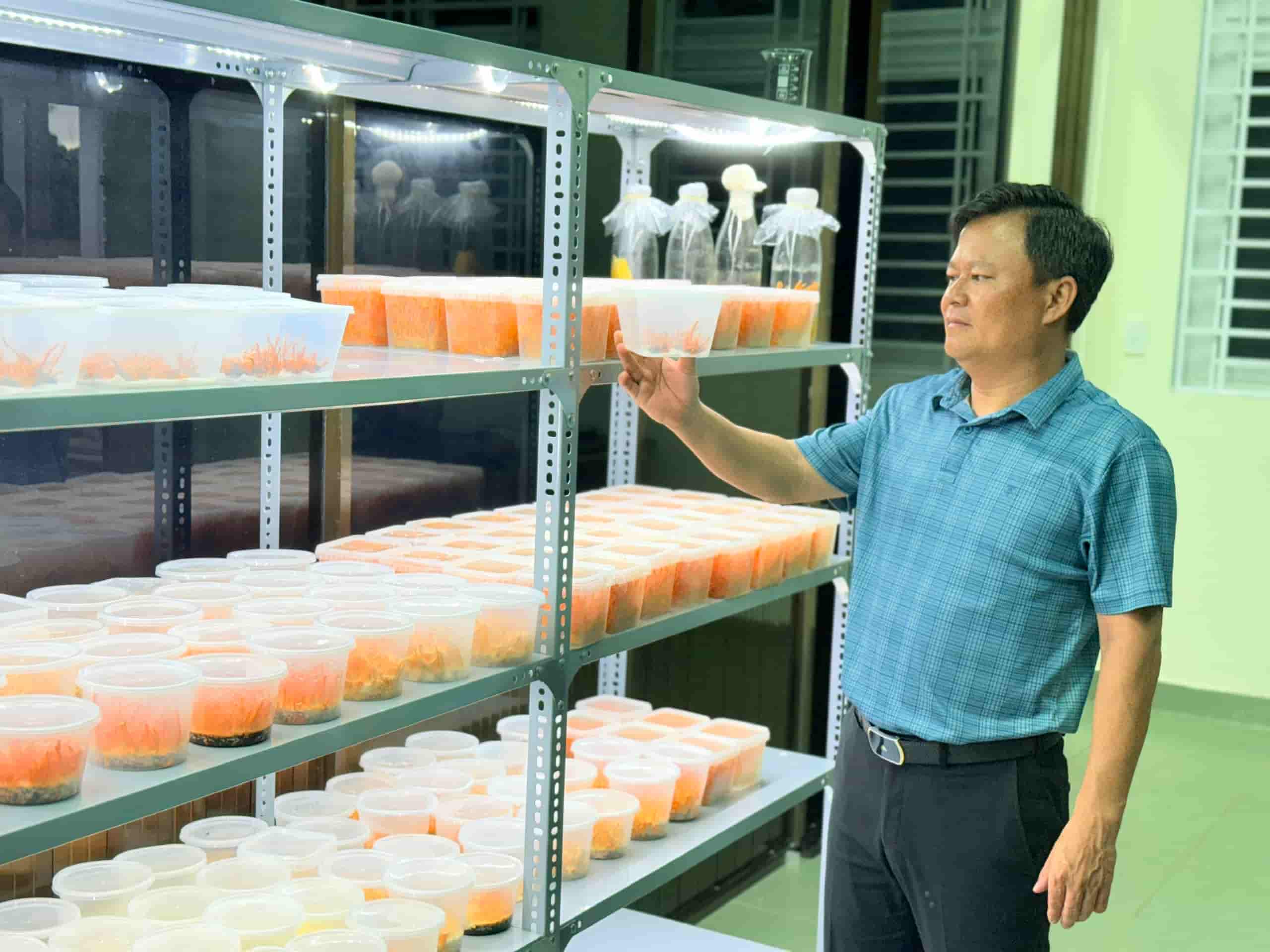 Dak Lak scientist said that if National Assembly Deputies are re-elected, they will bring knowledge into the assembly hall. Photo: Huu Long