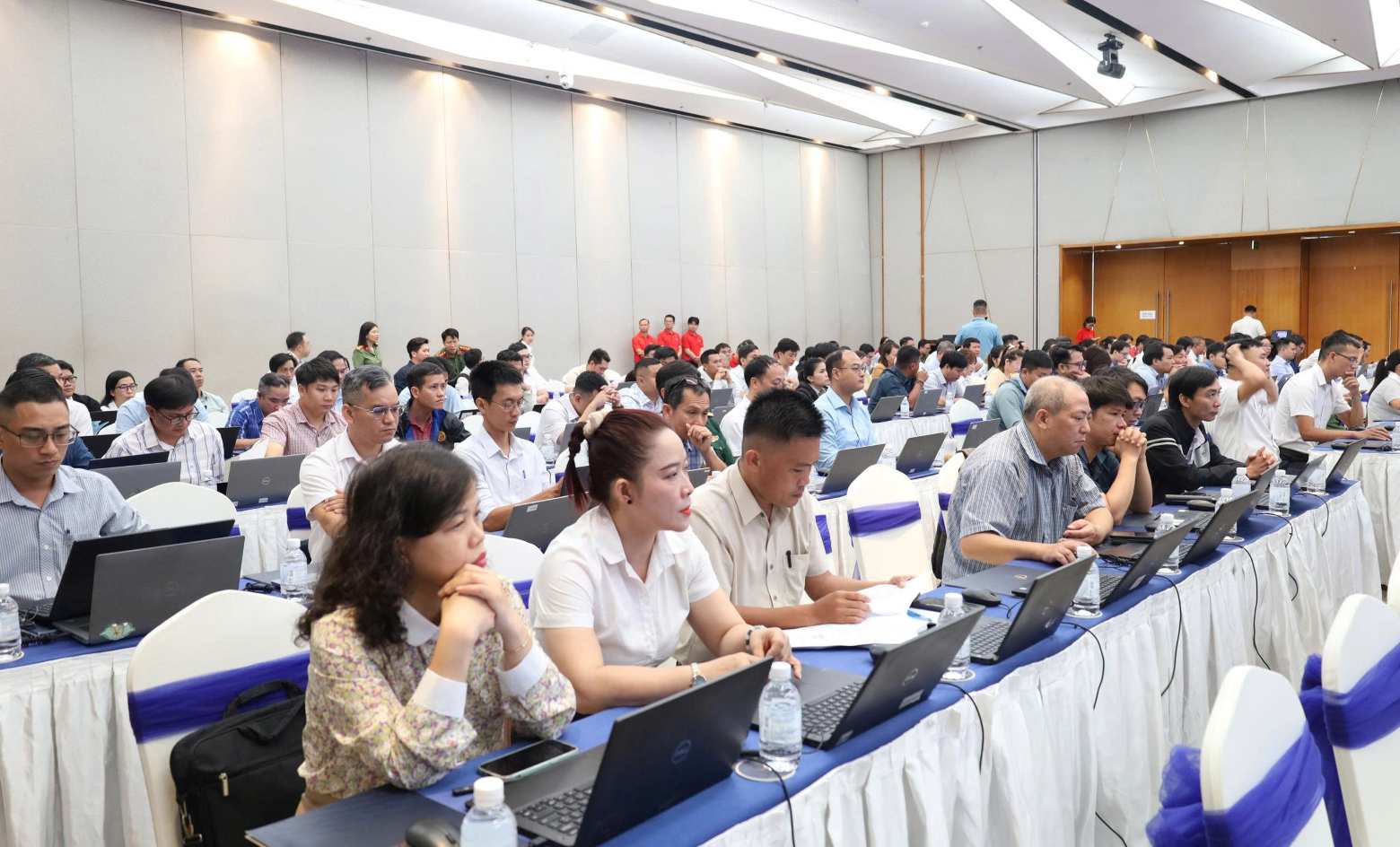 Các học viên tham gia diễn tập an ninh mạng quy mô toàn tỉnh. Ảnh: Hoàng Anh