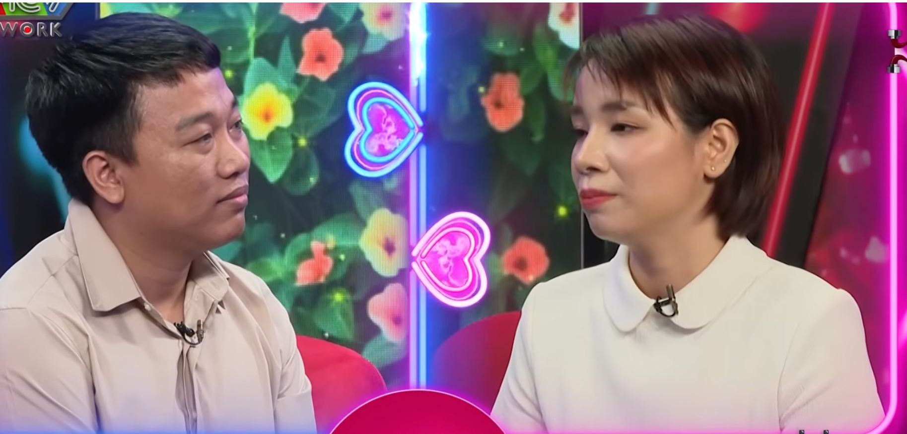 Female accountant and male employee at the dating show. Photo: MCV Unit.