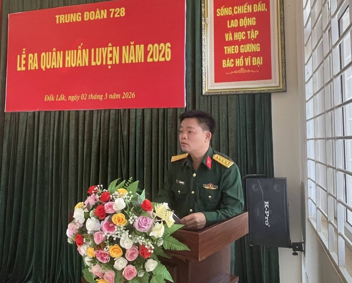 Đại tá Lại Văn Tuấn, Chủ nhiệm Chính trị Binh đoàn 16 phát biểu tại buổi lễ. Ảnh: Lê Hùng