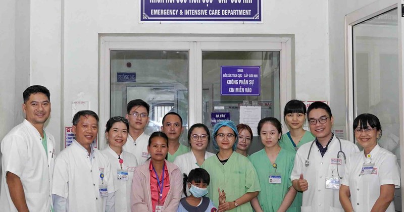 Huế: Bác sĩ cứu sống bé gái 7 tuổi bị rắn cạp nia cắn
