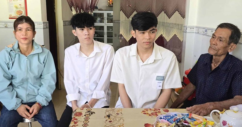 Nhiều cặp anh em ruột tình nguyện nhập ngũ, ngày hội tòng quân thêm sôi nổi