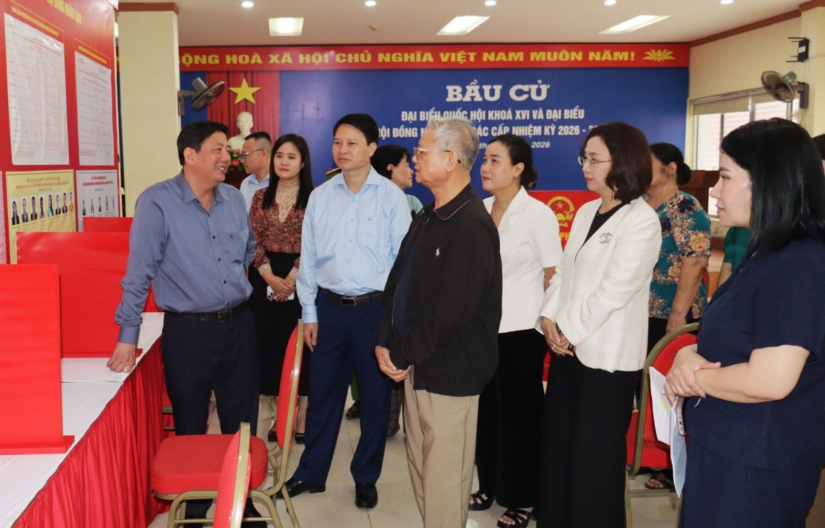 Trưởng Ban Tuyên giáo và Dân vận thành ủy kiểm tra công tác chuẩn bị bầu cử tại các phường Hồng An, Hồng Bàng, An Biên, Lê Chân. Ảnh: Cổng TTĐT Hải Phòng