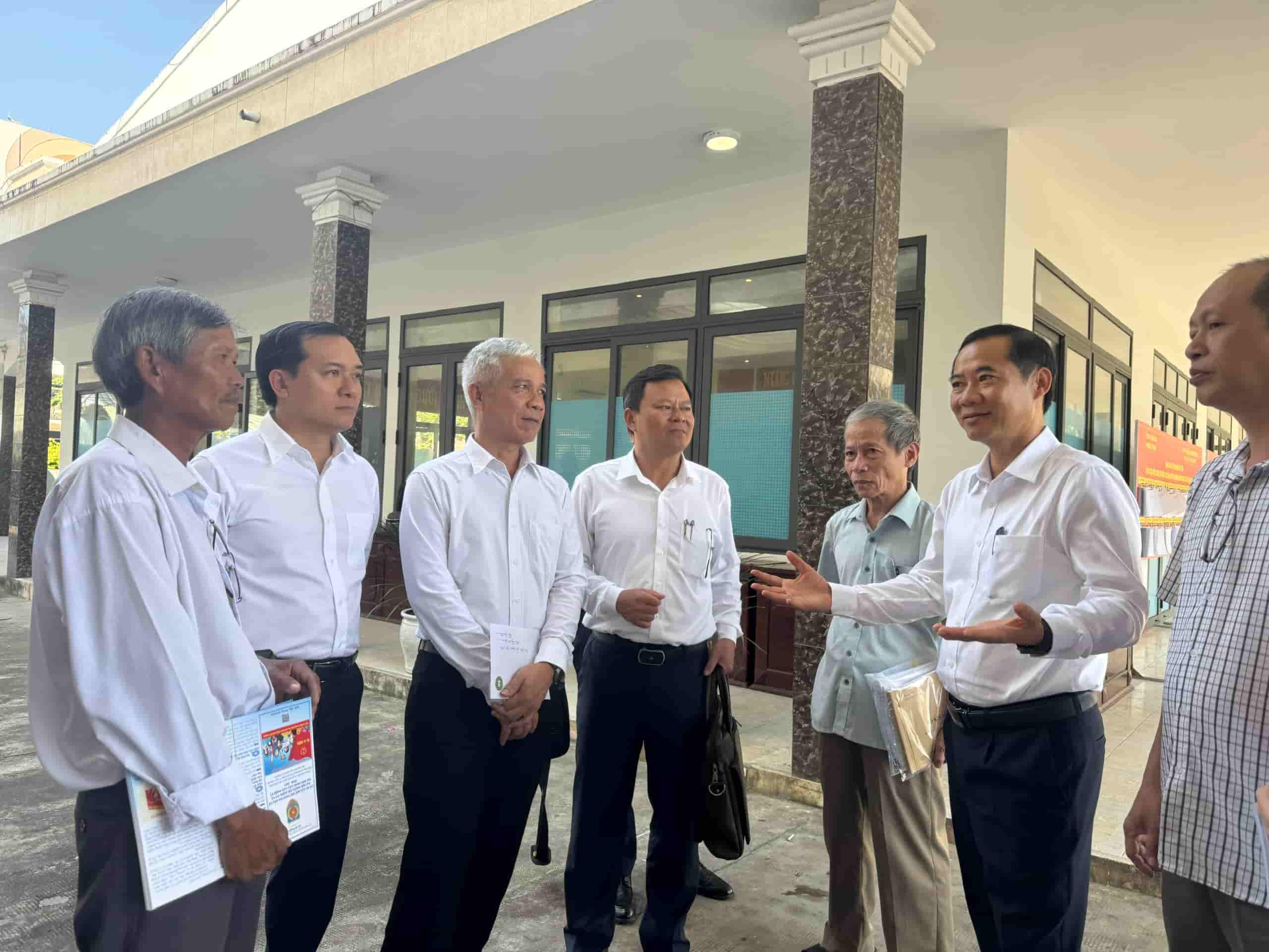 Dak Lak voters expect National Assembly deputies to pay attention to vulnerable groups, matching words with deeds. Photo: Huu Long