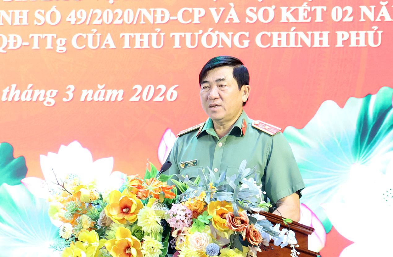 Thiếu tướng Nguyễn Văn Hận - Giám đốc Công an tỉnh phát biểu tại lễ ra mắt mô hình tăng cường chuyển đổi số... Ảnh: Vũ Tiến