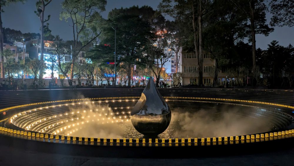 Tượng đài Giọt nước ở Công viên số 1 Lý Thái Tổ.  Ảnh: Anh Tú
