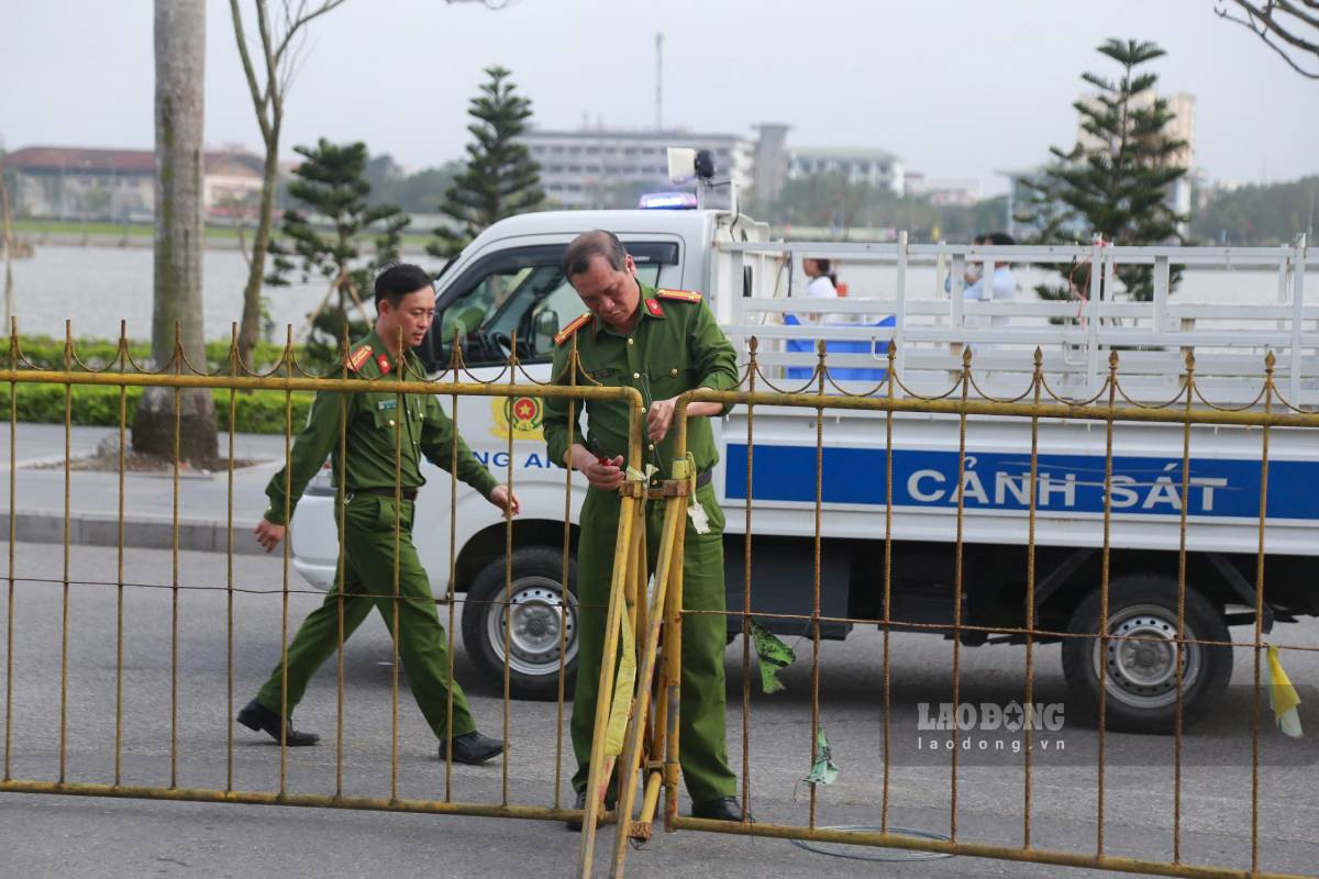The fence is set up, ready for the Seal Opening Ceremony taking place tonight (March 2). Photo: Luong Ha