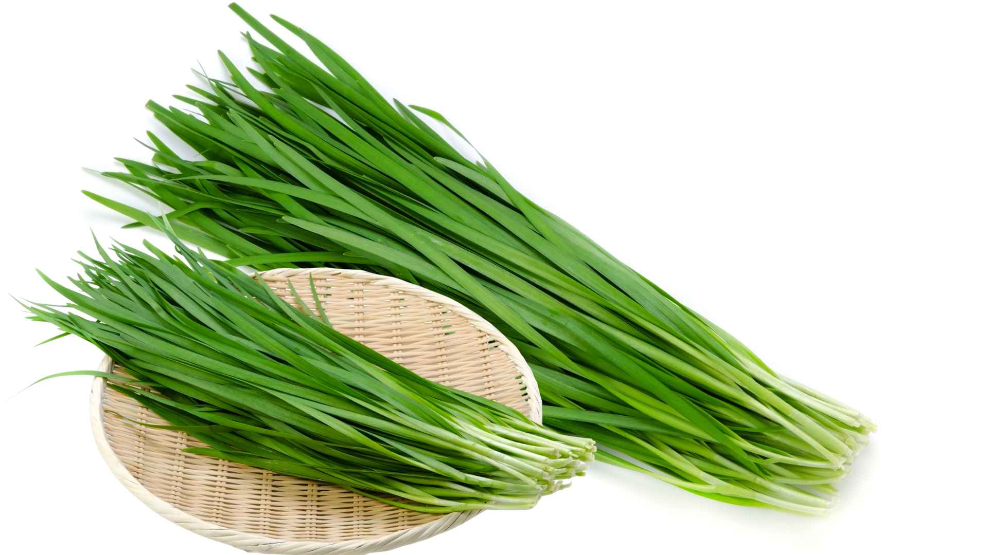 Chives with antibacterial properties and rich antioxidants can soothe the throat and boost immunity. Graphic photo: Huong Son